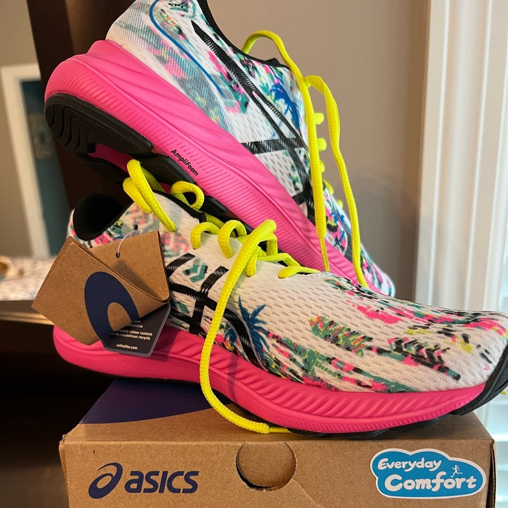 NIB womens ASICS Gel-Excite 9